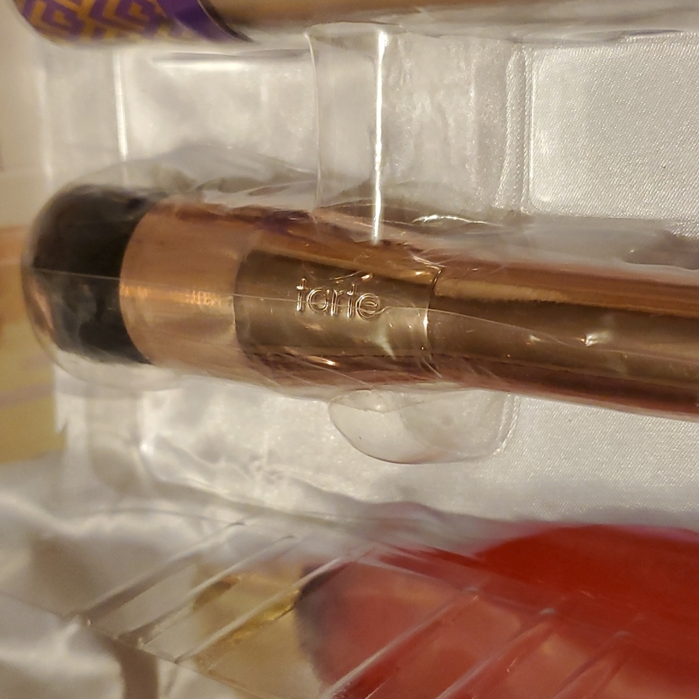 COPY - Tarte Set Blush , Concealer, and Brush - Picture 5 of 5